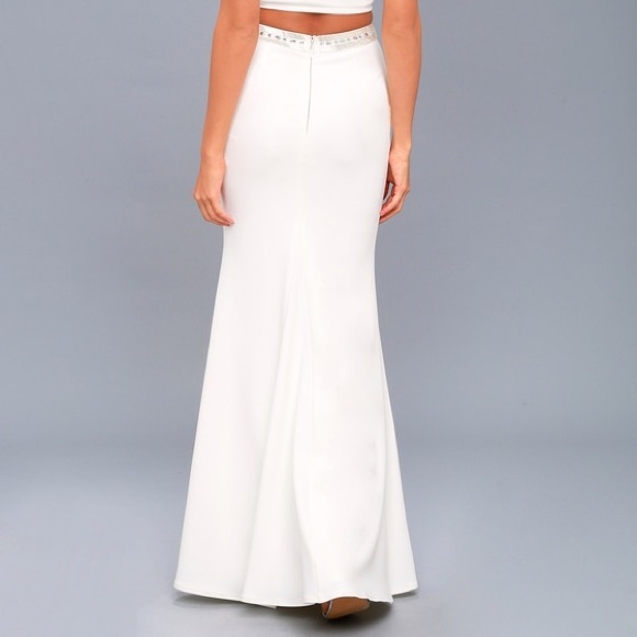 ONE LEFT LULUS WHITE BEADED MAXI 2 PIECE DRESS💃🏿 - Picture 7 of 8